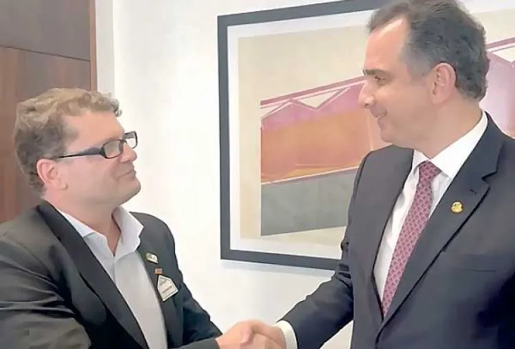 Artigos Rodrigo Pacheco recebe representante do Sindijori/MG no Senado