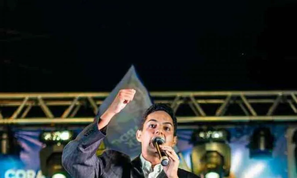 Aos 21 anos, prefeito mais jovem de Minas quer manter vivo o legado do pai