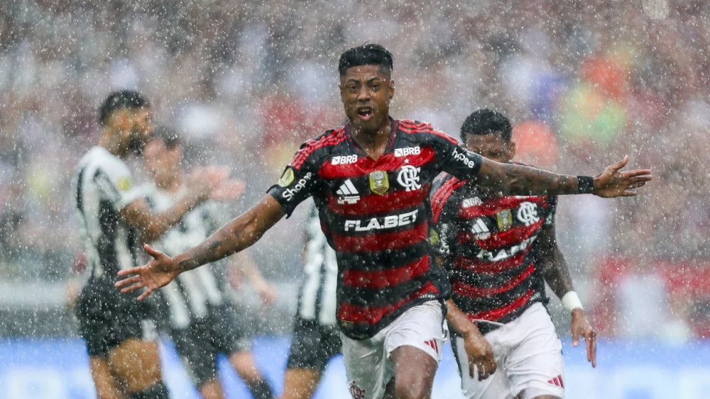 Debaixo de muita chuva, Flamengo vence o Botafogo e conquista a Supercopa do Brasil